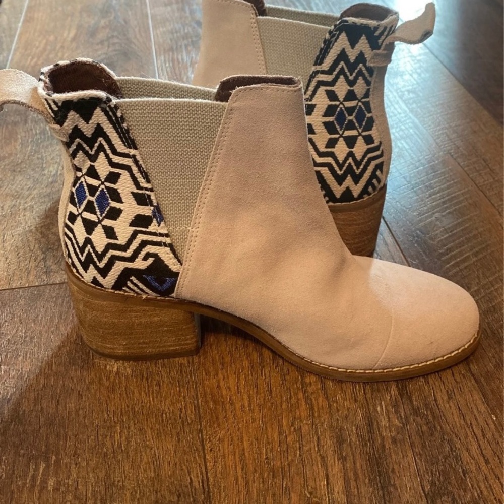 TOMS Boots